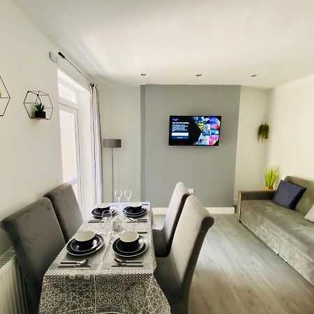 Emerald Living, 4 Bedrooms In The Heart Of Swansea, Close To Beaches! Σουόνσι Εξωτερικό φωτογραφία
