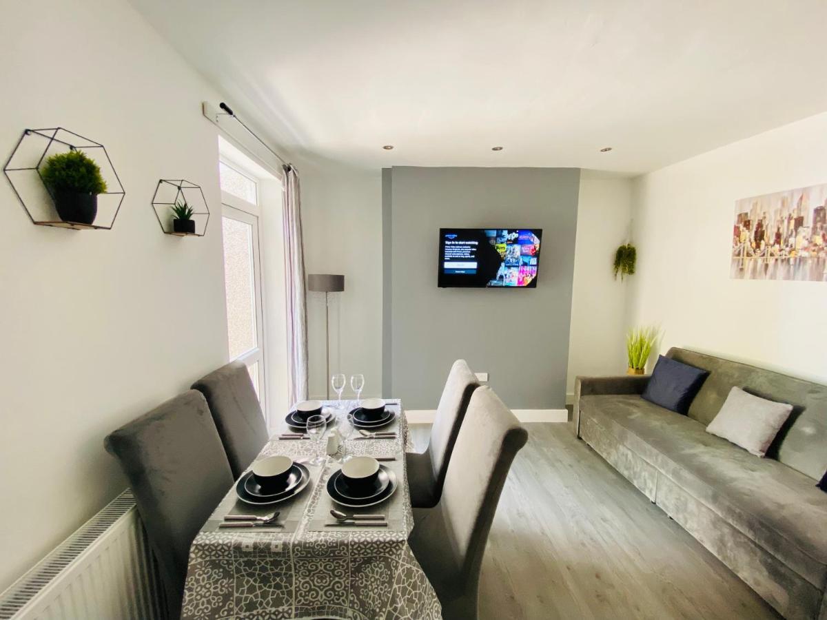 Emerald Living, 4 Bedrooms In The Heart Of Swansea, Close To Beaches! Σουόνσι Εξωτερικό φωτογραφία