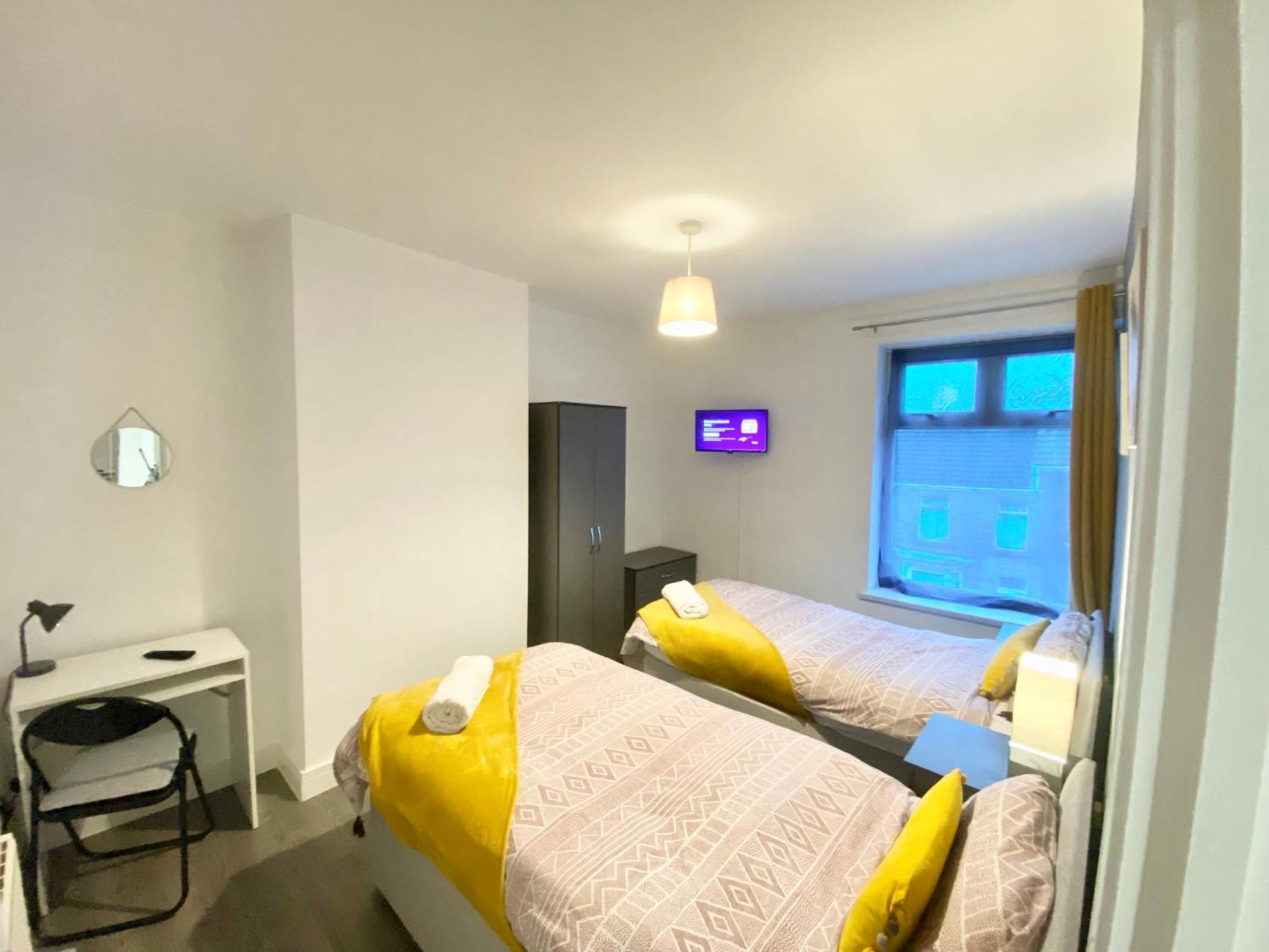 Emerald Living, 4 Bedrooms In The Heart Of Swansea, Close To Beaches! Σουόνσι Εξωτερικό φωτογραφία