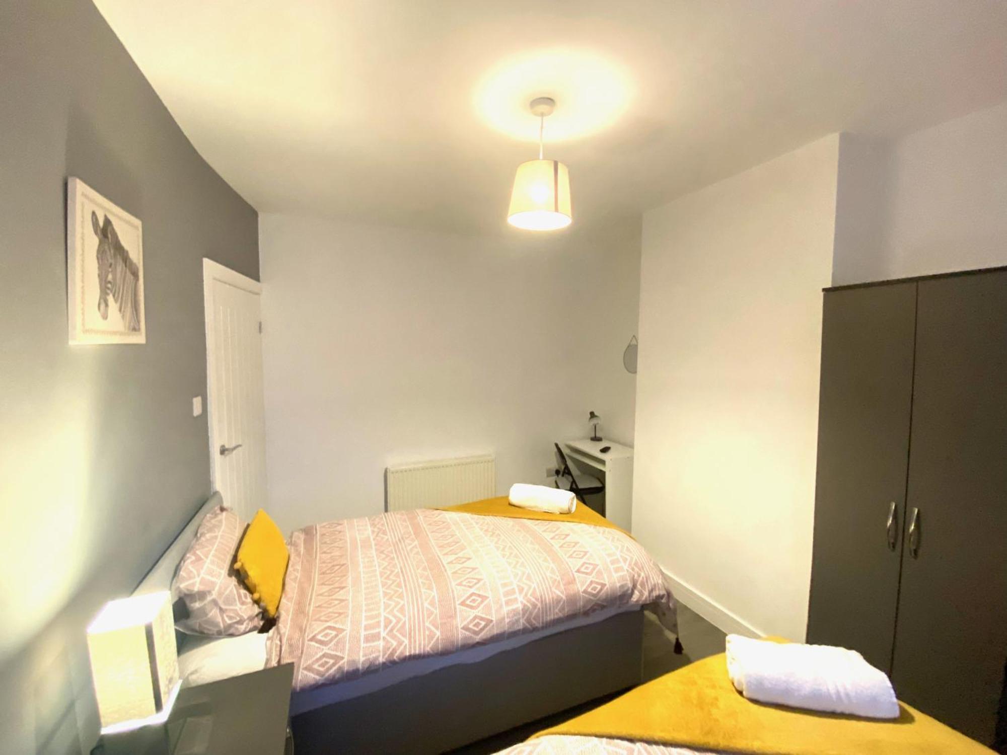 Emerald Living, 4 Bedrooms In The Heart Of Swansea, Close To Beaches! Σουόνσι Εξωτερικό φωτογραφία